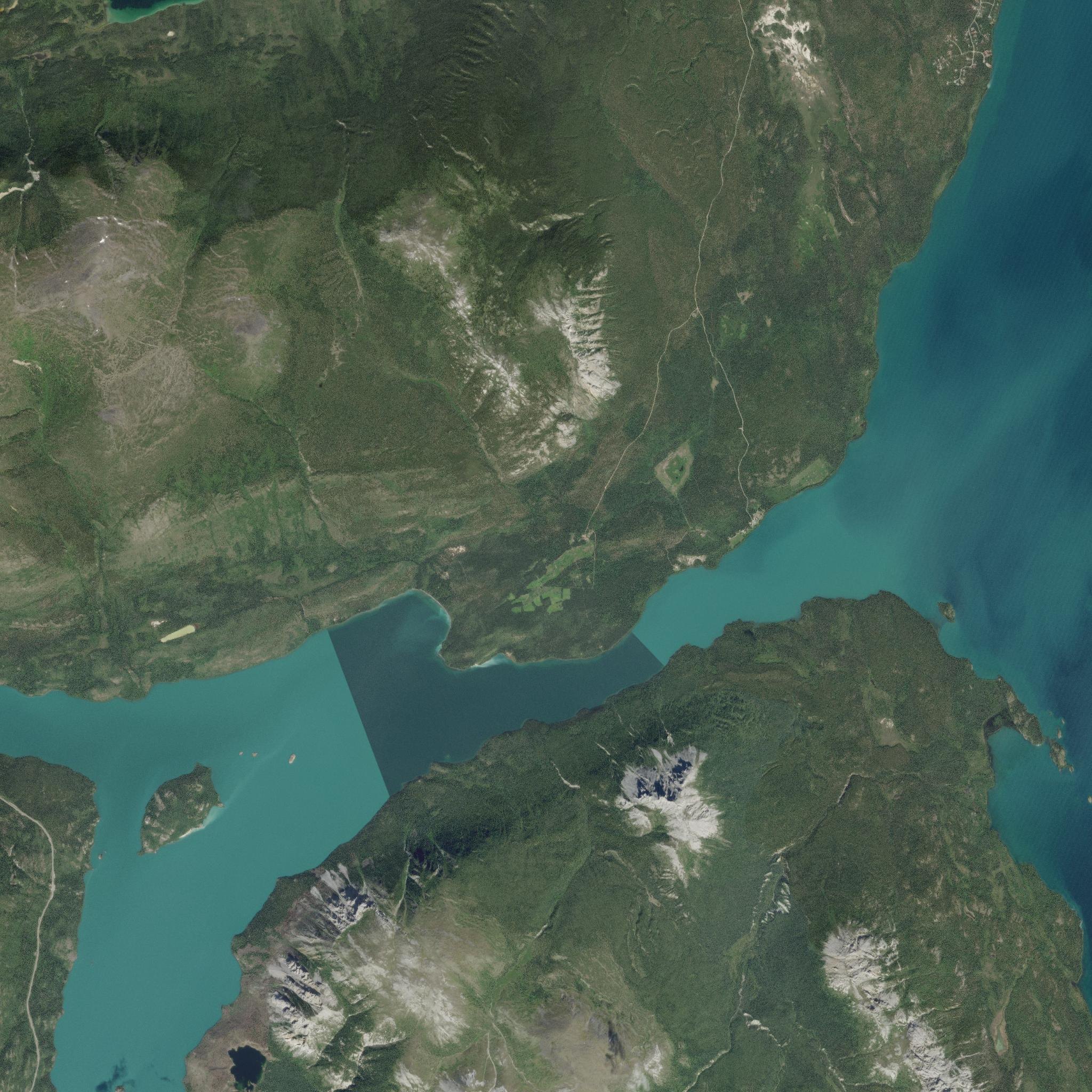 Satellite composite of the 16 km around the parcel.