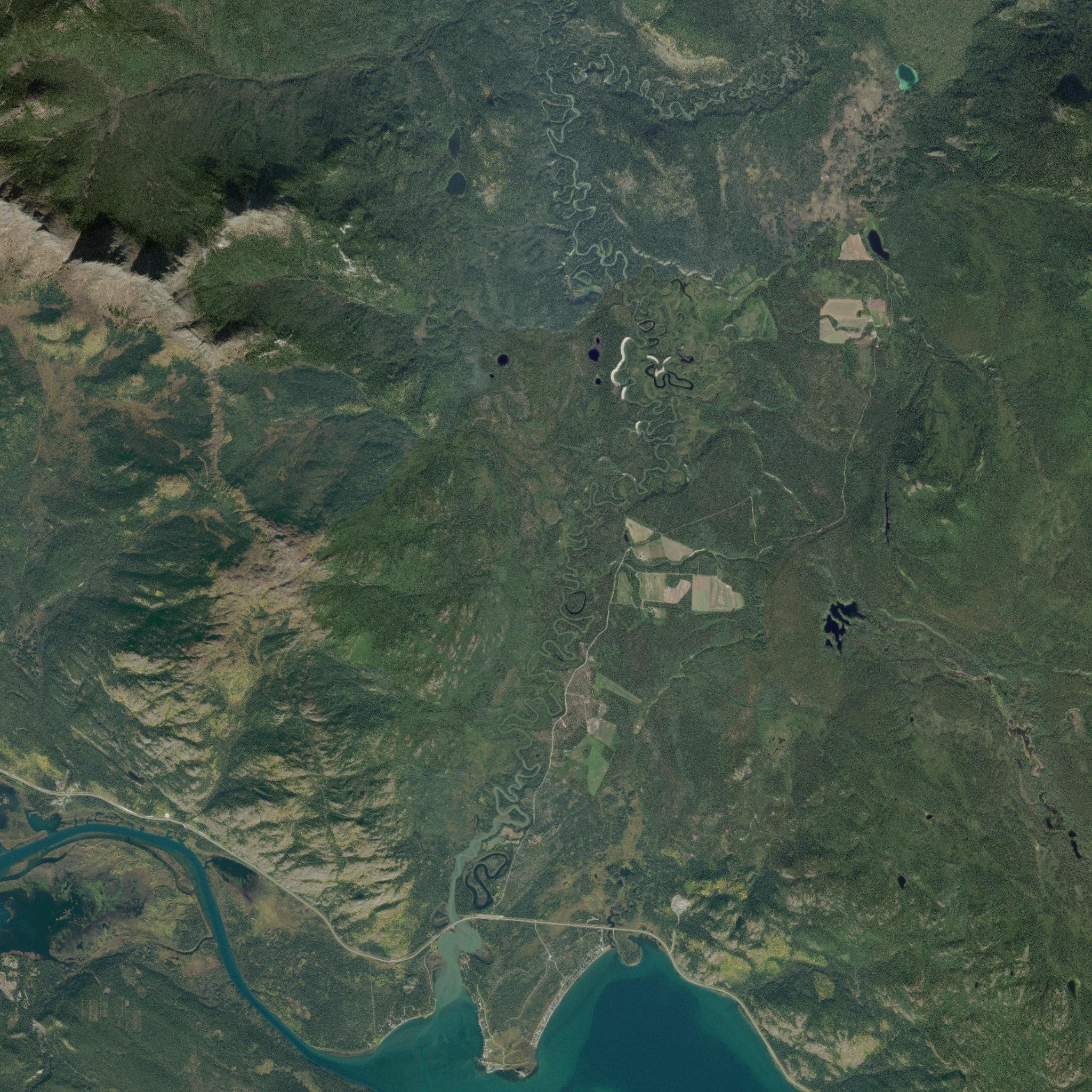 Satellite composite of the 16 km around the parcel.